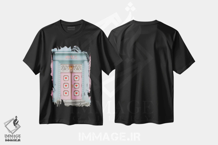 تیشرت مشکی طرح دار مسافرخانه عشق، باربیکور اثر ارین سامر | فروشگاه ایماژ
