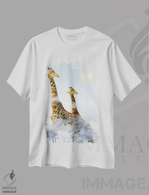 تیشرت سفید طرح دار زرافه ها و ابرها، تزئینی اثر ادسون راموس | immage.ir
