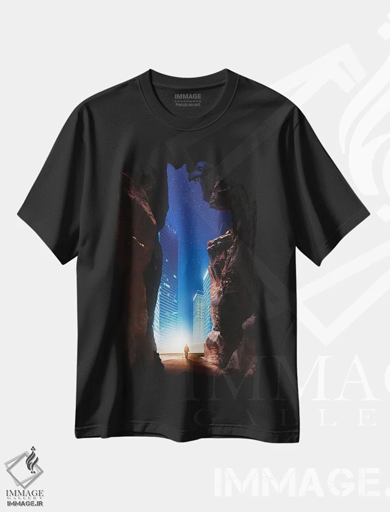 تیشرت مشکی طرح دار دروازه، عکاسی ترکیبی اثر اوگنی سولویف | immage.ir
