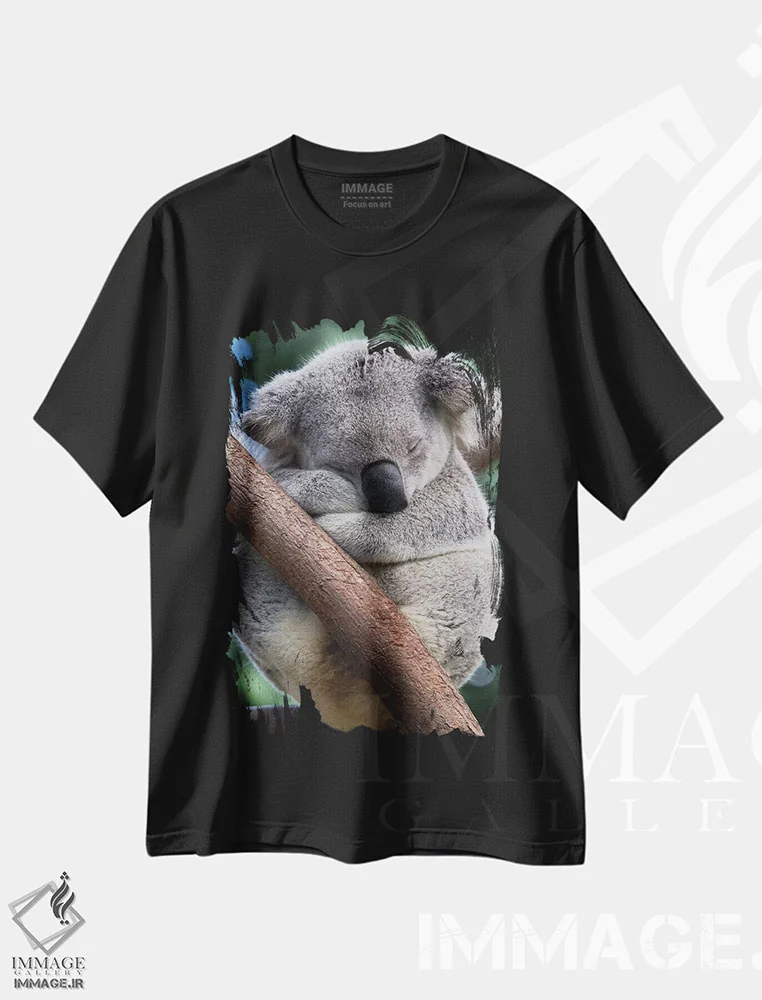 تیشرت مشکی طرح دار کوالای نر خوابیده، کوئینزلند، استرالیا، مدیوم اثر سوزی اسزترهاس | immage.ir
