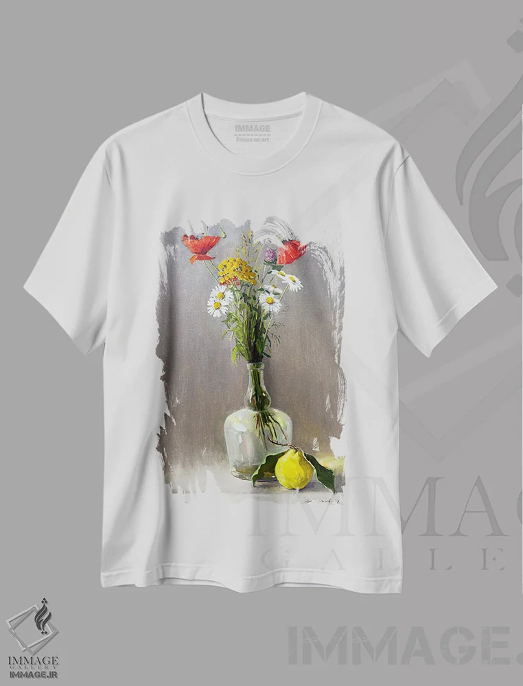 تیشرت سفید طرح دار طبیعت بی جان با گل های وحشی و سیب ۲، مدیوم اثر اوگنیا مکانوا | immage.ir