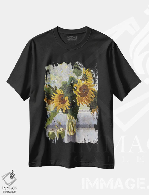 تیشرت مشکی طرح دار آفتابگردان ها با سیب، مدیوم اثر اوگنیا مکانوا | فروشگاه ایماژ