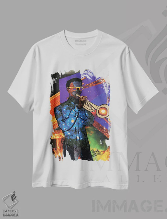 تیشرت سفید طرح دار شیپورچی کیهانی، هنر آمریکایی آفریقایی تبار اثر اورِت اسپرویل | immage.ir