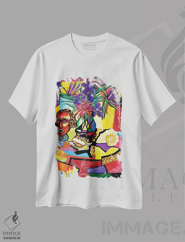 تیشرت سفید طرح دار طبیعت بی جان با نقاب، صدف و گل آرایی، دکور آفریقایی اثر اورِت اسپرویل | فروشگاه ایماژ