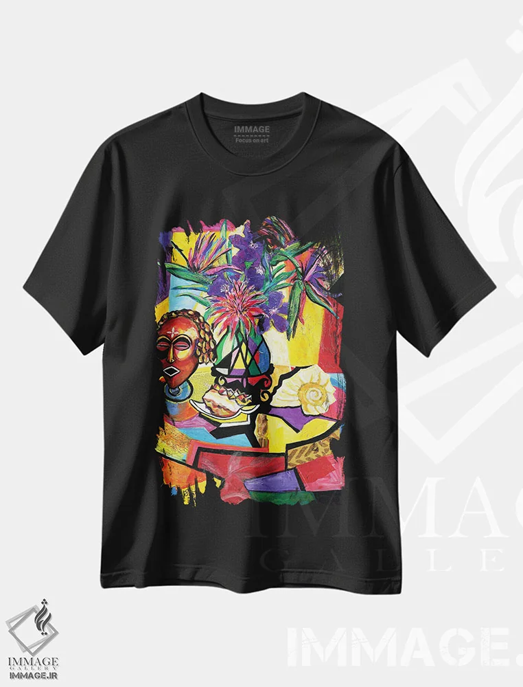 تیشرت مشکی طرح دار طبیعت بی جان با نقاب، صدف و گل آرایی، دکور آفریقایی اثر اورِت اسپرویل | immage.ir