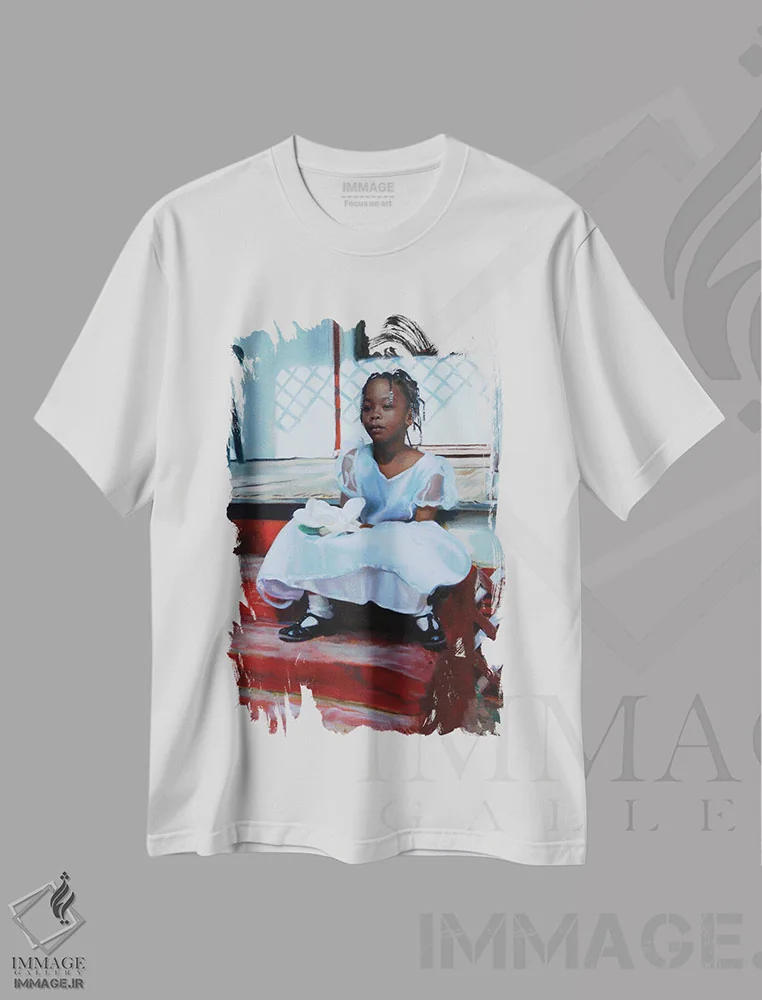 تیشرت سفید طرح دار ایوان مادربزرگ، هنر فاخر معاصر اثر ایوان ویلسون | immage.ir