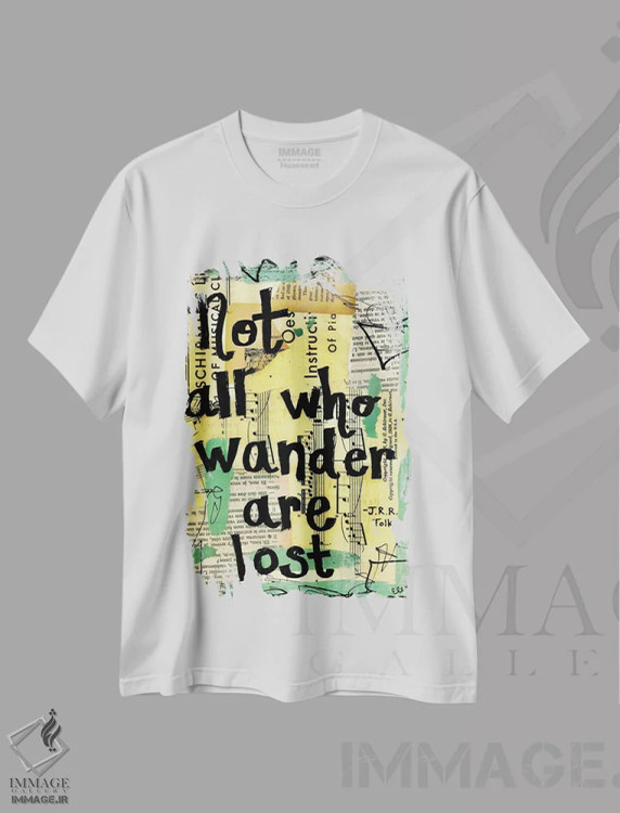 تیشرت سفید طرح دار سرگردانی، مدیوم اثر الکسا بانکرافت | immage.ir