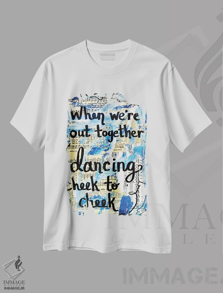 تیشرت سفید طرح دار گونه به گونه، مدیوم اثر الکسا بانکرافت | immage.ir