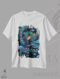 تیشرت سفید طرح دار دختر کاملیا با اژدهای آبی در ابرها، هنر فاخر معاصر اثر یوری کیم | immage.ir