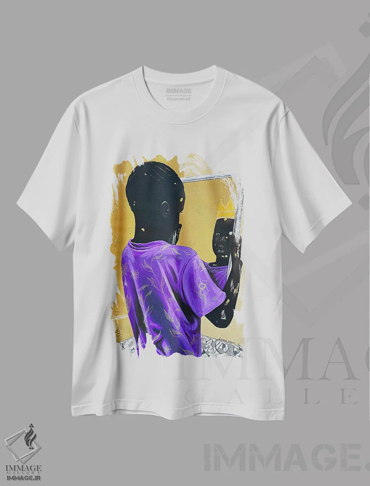 تیشرت سفید طرح دار پادشاه زاده شده، هنر آمریکایی آفریقایی تبار اثر اییتایو الاگبه | immage.ir