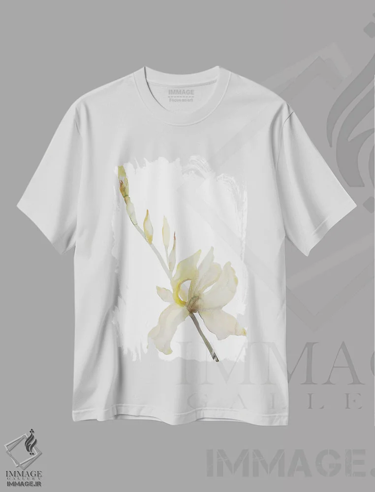 تیشرت سفید طرح دار زنبق شمارهٔ ۱۸۲، هنر فاخر معاصر اثر الیزابت بکر | immage.ir