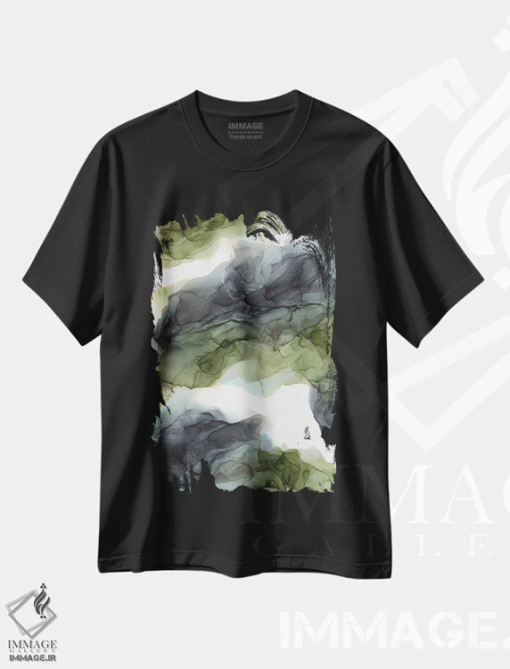 تیشرت مشکی طرح دار پیاده روی در جنگل اثر الیزابت کارلسن | immage.ir