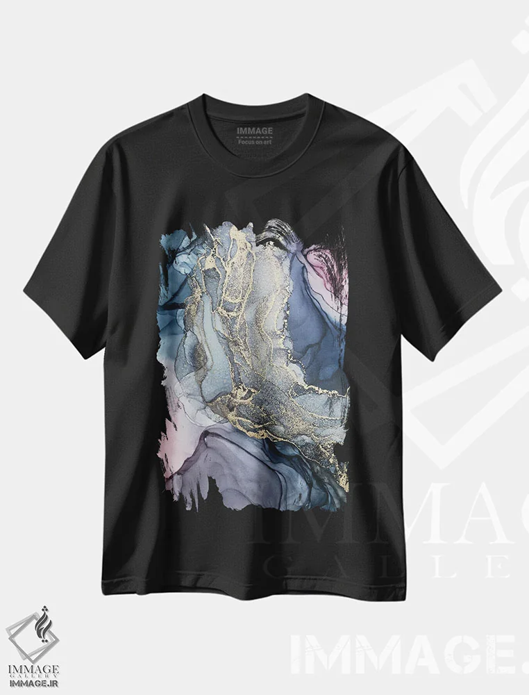 تیشرت مشکی طرح دار آبسترۀ صورتی، خاکستری پینز و طلایی متالیک اثر الیزابت کارلسن | فروشگاه ایماژ