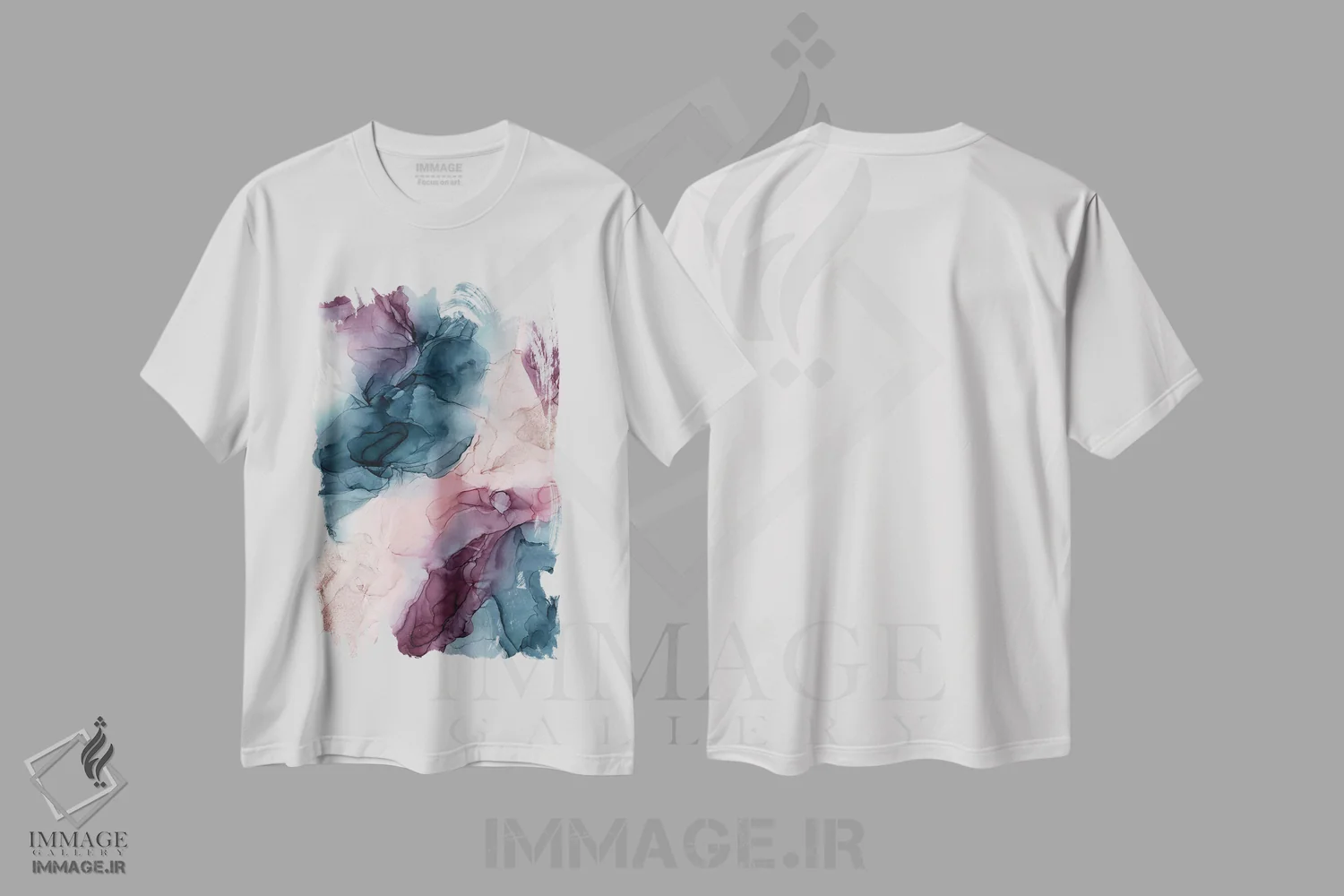 تیشرت سفید طرح دار آبستره جریان دار آلو پاستلی، آبی تیره، صورتی و طلایی اثر الیزابت کارلسن | فروشگاه ایماژ