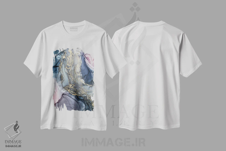 تیشرت سفید طرح دار آبسترۀ صورتی، خاکستری پینز و طلایی متالیک اثر الیزابت کارلسن | immage.ir