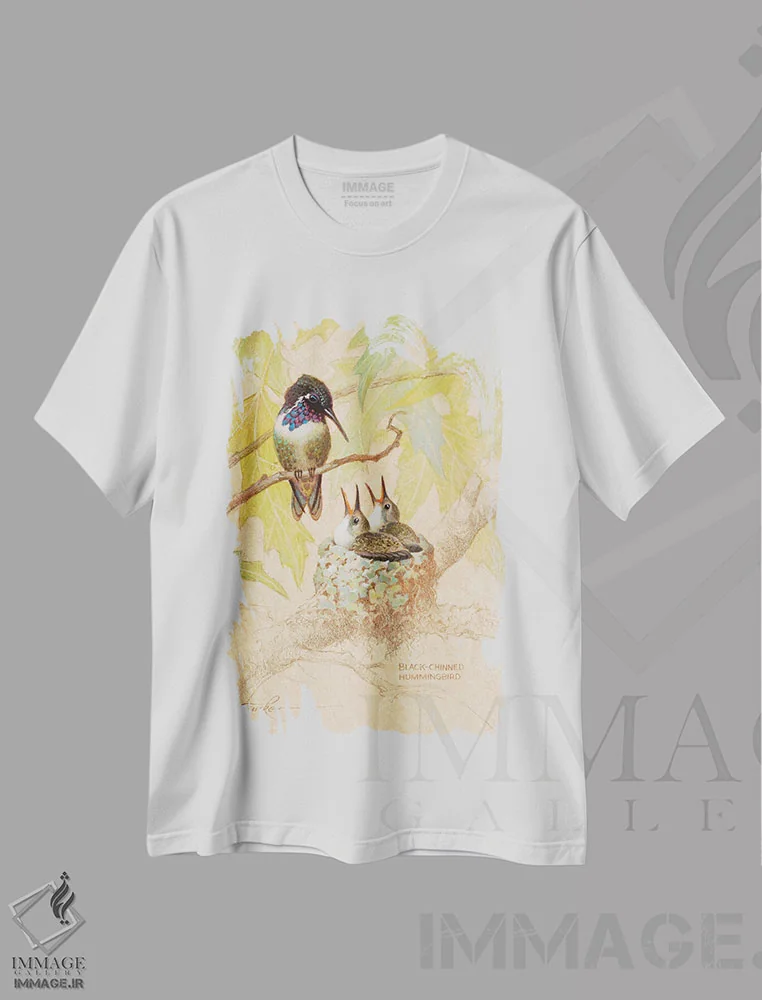 تیشرت سفید طرح دار لانه مرغ مگس خوار سیاه گلو، دکور کلبه و لژ اثر ازرا تاکر | immage.ir