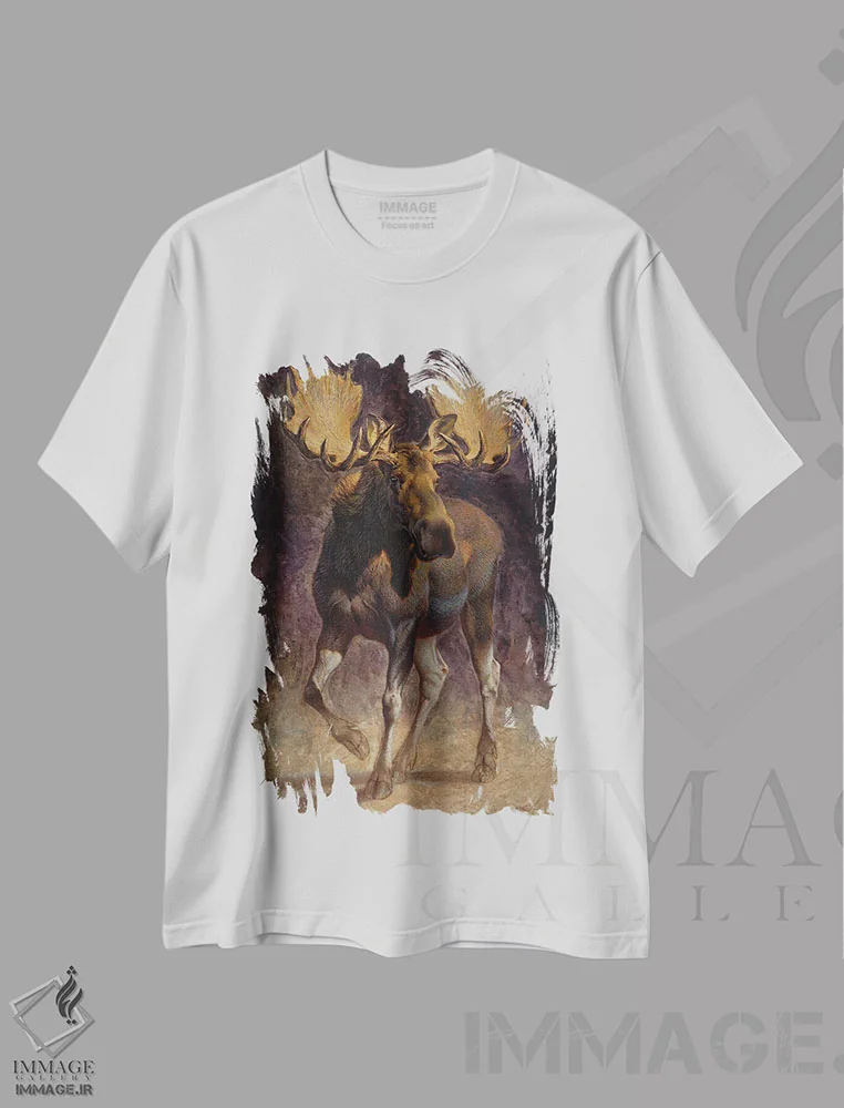 تیشرت سفید طرح دار تیتون، دکور کلبه و لژ اثر ازرا تاکر | immage.ir