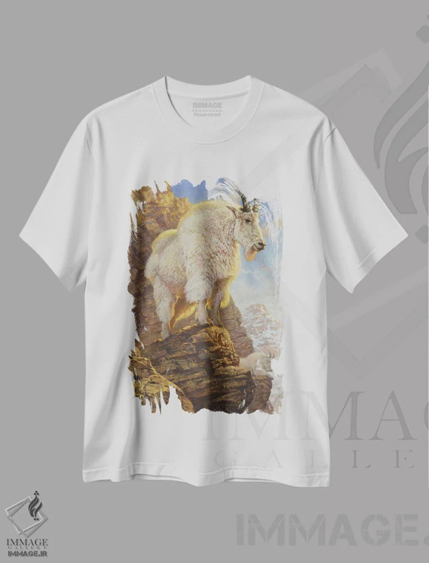 تیشرت سفید طرح دار بالای قله ها، دکور کلبه و لژ اثر ازرا تاکر | فروشگاه ایماژ