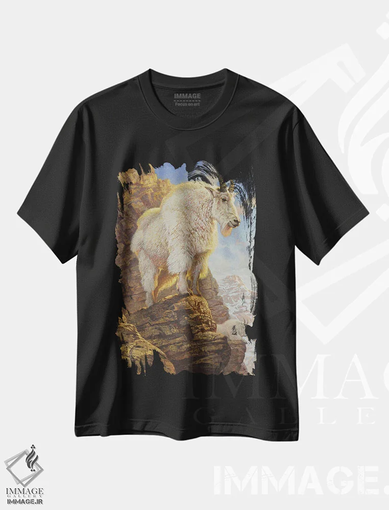 تیشرت مشکی طرح دار بالای قله ها، دکور کلبه و لژ اثر ازرا تاکر | immage.ir