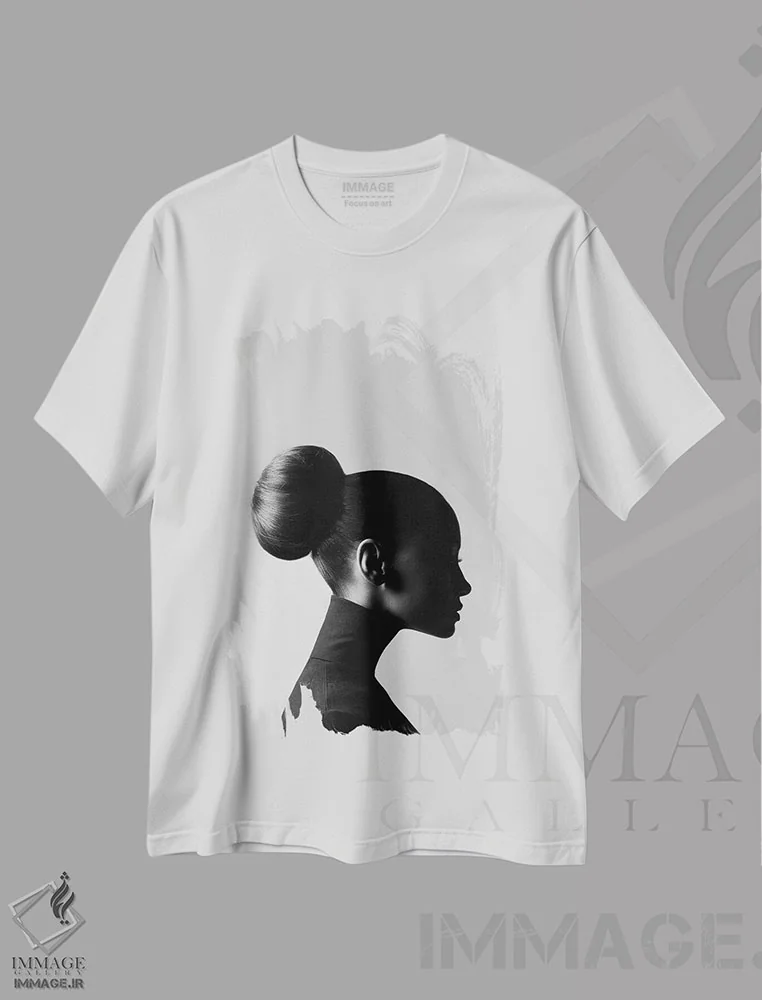 تیشرت سفید طرح دار از گردن به بالا، عکاسی سیاه و سفید اثر دیزاین فابریکن | فروشگاه ایماژ