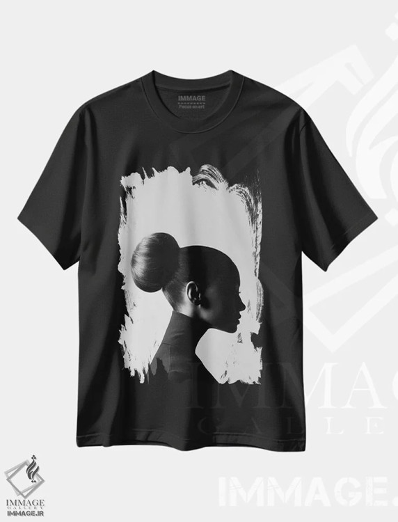 تیشرت مشکی طرح دار از گردن به بالا، عکاسی سیاه و سفید اثر دیزاین فابریکن | immage.ir
