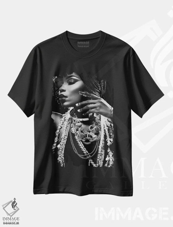 تیشرت مشکی طرح دار درخشش، عکاسی سیاه و سفید اثر دیزاین فابریکن | immage.ir