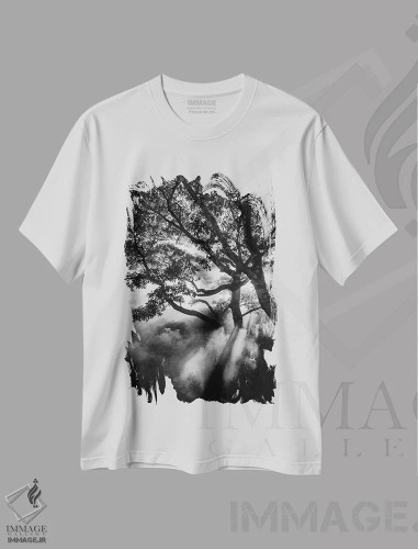 تیشرت سفید طرح دار سیاه مه آلود، عکاسی سیاه و سفید اثر دیزاین فابریکن | فروشگاه ایماژ