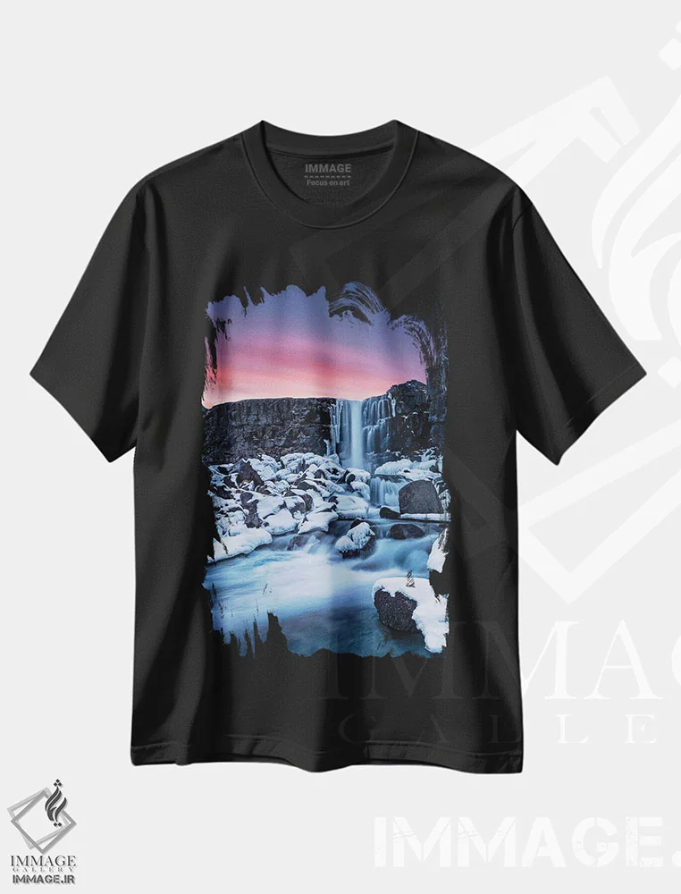 تیشرت مشکی طرح دار تقسیم رنگ، عکاسی فوق واقع گرا اثر فابیو آنتنور | فروشگاه ایماژ