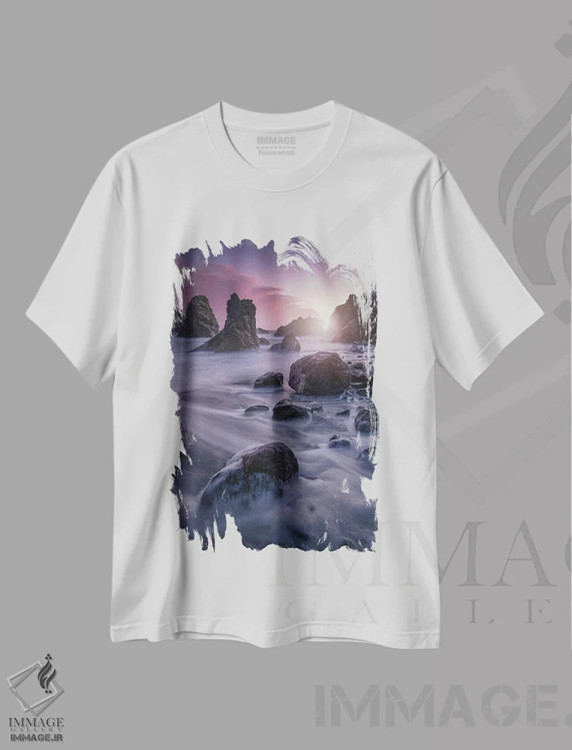 تیشرت سفید طرح دار بنفش تیره، عکاسی فوق واقع گرا اثر فابیو آنتنور | فروشگاه ایماژ