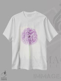 تیشرت سفید طرح دار گل آلیوم پاستلی، مدیوم اثر آلیسون فنل | فروشگاه ایماژ
