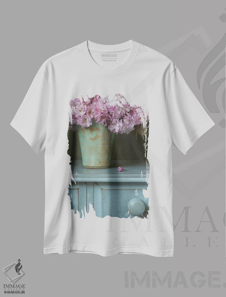 تیشرت سفید طرح دار طبیعت بی جان شکوفه و غنچه گیلاس، مدیوم اثر آلیسون فنل | فروشگاه ایماژ
