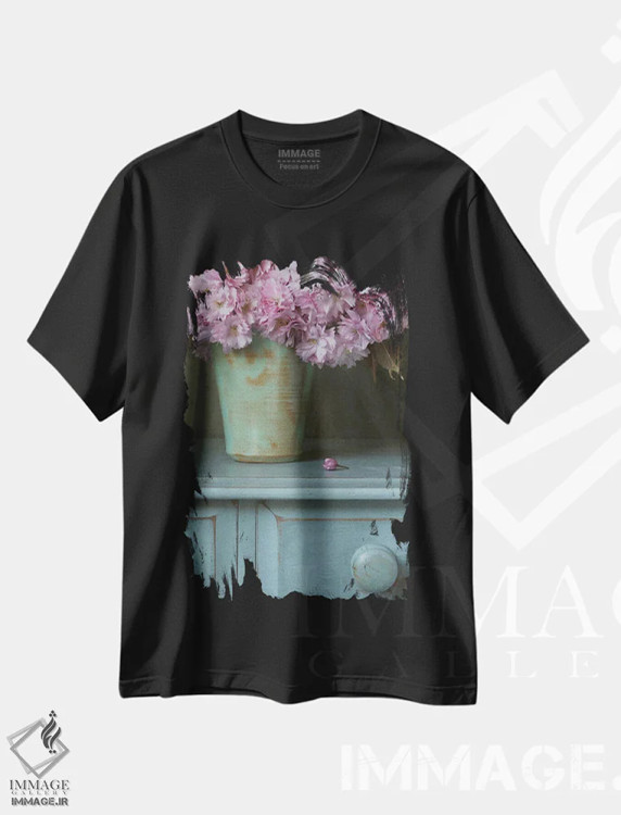تیشرت مشکی طرح دار طبیعت بی جان شکوفه و غنچه گیلاس، مدیوم اثر آلیسون فنل | immage.ir