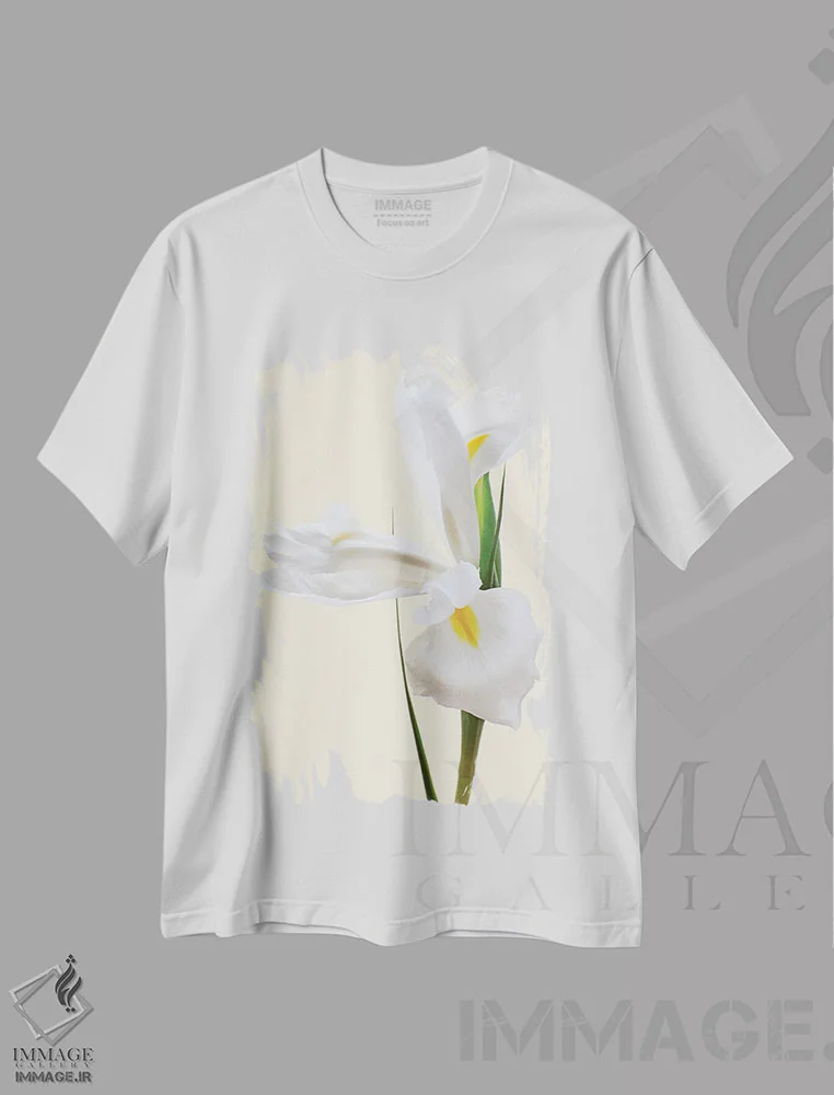 تیشرت سفید طرح دار گل زنبق سفید، عکاسی ماکرو اثر آلیسون فنل | فروشگاه ایماژ