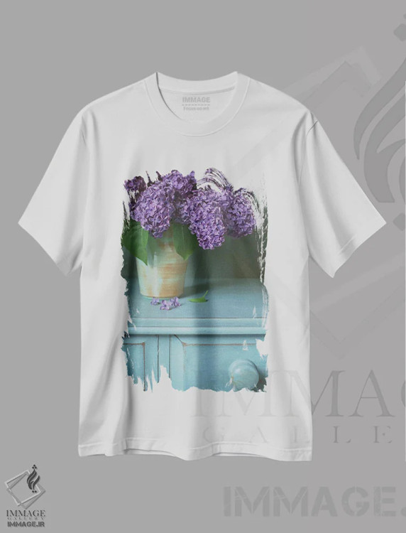 تیشرت سفید طرح دار طبیعت بی جان یاس بنفش، مدیوم اثر آلیسون فنل | فروشگاه ایماژ