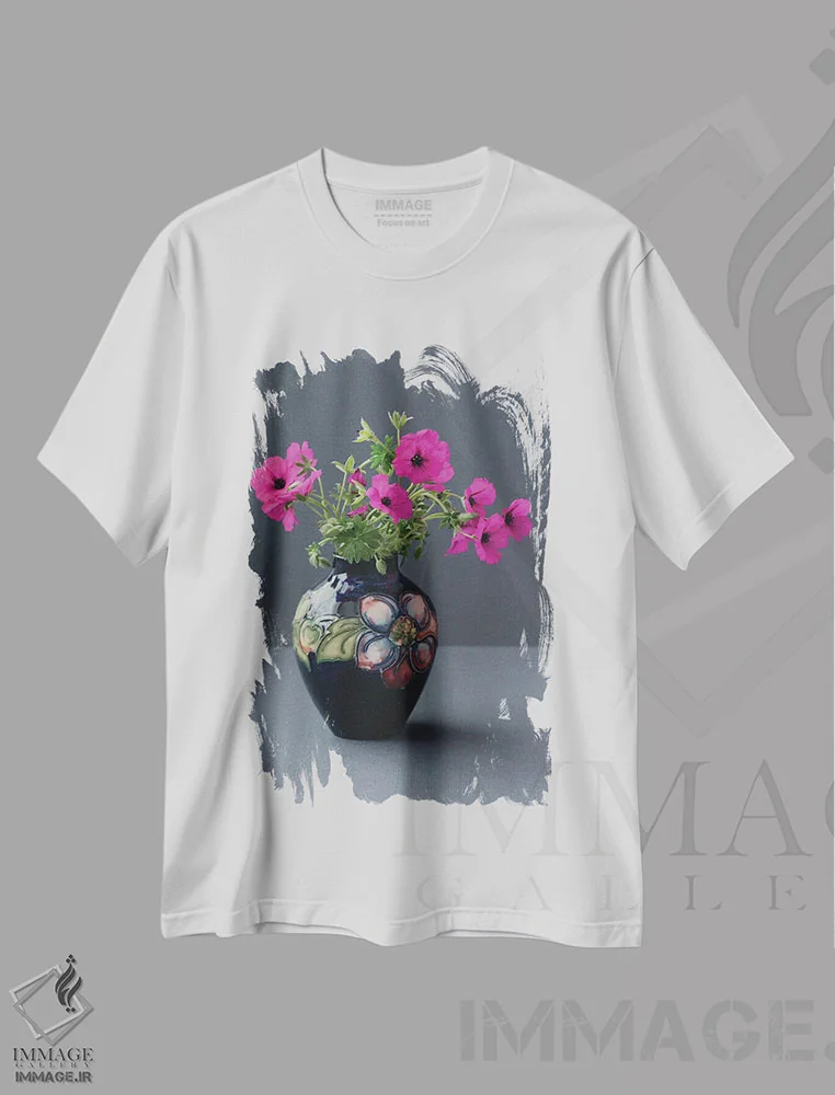 تیشرت سفید طرح دار طبیعت بی جان شمعدانی وحشی، مدیوم اثر آلیسون فنل | immage.ir