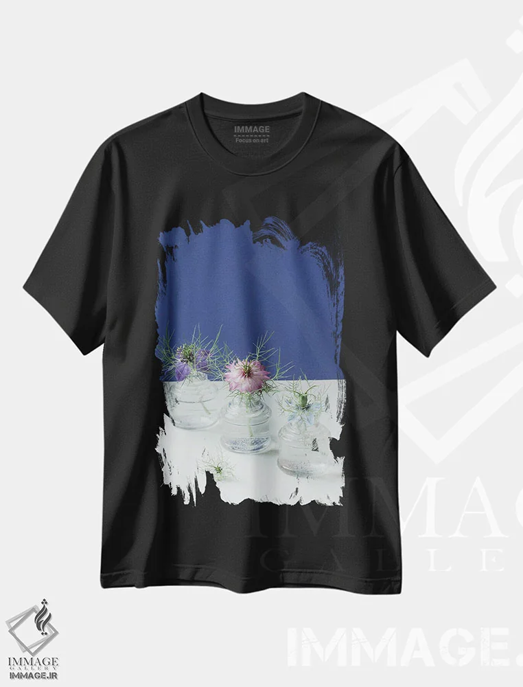 تیشرت مشکی طرح دار طبیعت بی جان گل های نایجلا، مدیوم اثر آلیسون فنل | immage.ir