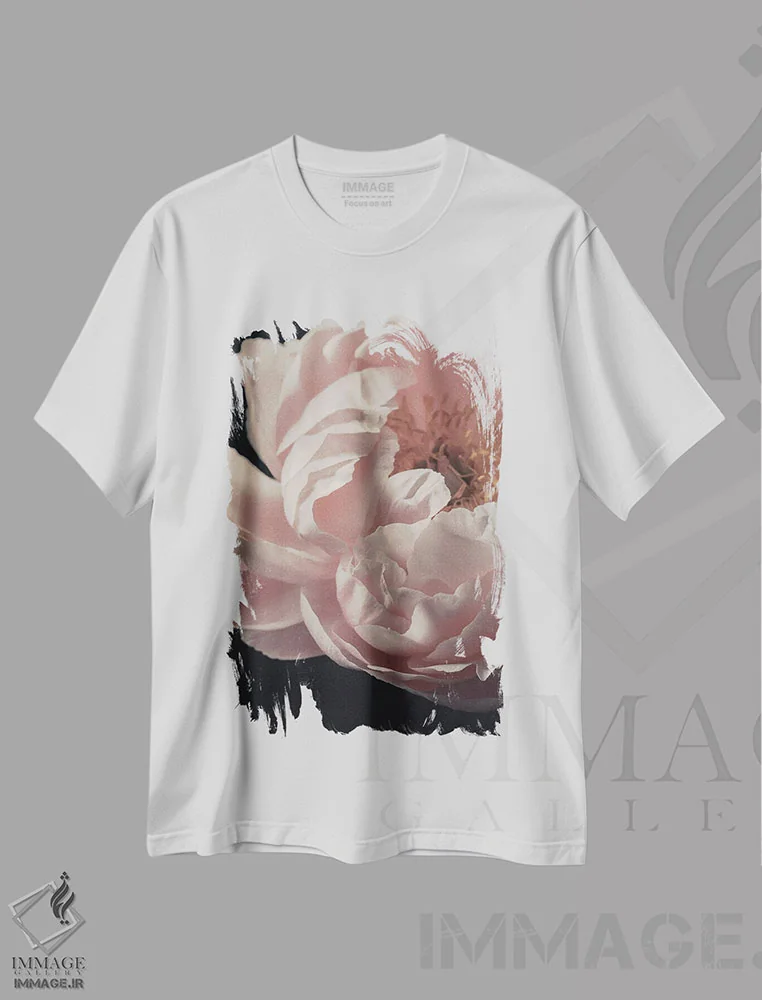 تیشرت سفید طرح دار گل صدتومانی مرجانی، عکاسی سیاه و سفید اثر آلیسون فنل | فروشگاه ایماژ