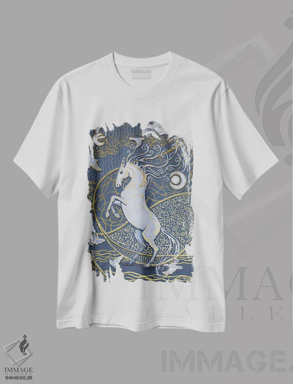 تیشرت سفید طرح دار یک اسب سفید، مدیوم اثر فافا کورولوا | فروشگاه ایماژ