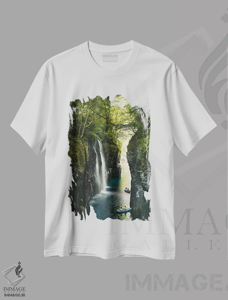 تیشرت سفید طرح دار درهٔ جادویی، مدیوم اثر فابیان فورتمن | فروشگاه ایماژ