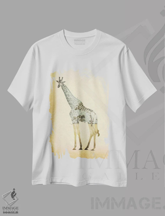 تیشرت سفید طرح دار زرافه با نوردهی دوگانه، تزئینی اثر فیشرکرافت | فروشگاه ایماژ