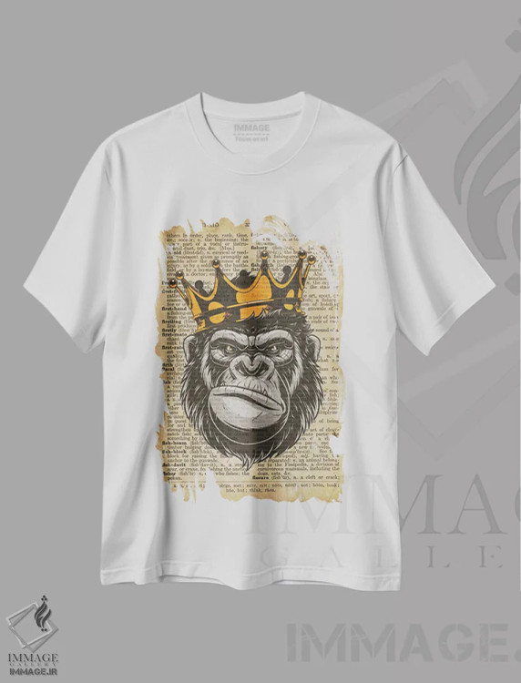 تیشرت سفید طرح دار پادشاه گوریل ۲ روی کاغذ دیکشنر قدیمی، دکوراسیون جایگزین اثر فیشرکرافت | immage.ir