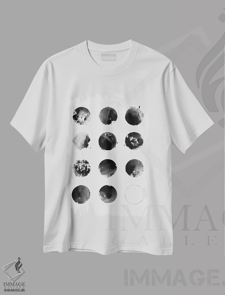 تیشرت سفید طرح دار دوازده ماه سیاه و سفید، تزئینی اثر فلوران بُدار | فروشگاه ایماژ