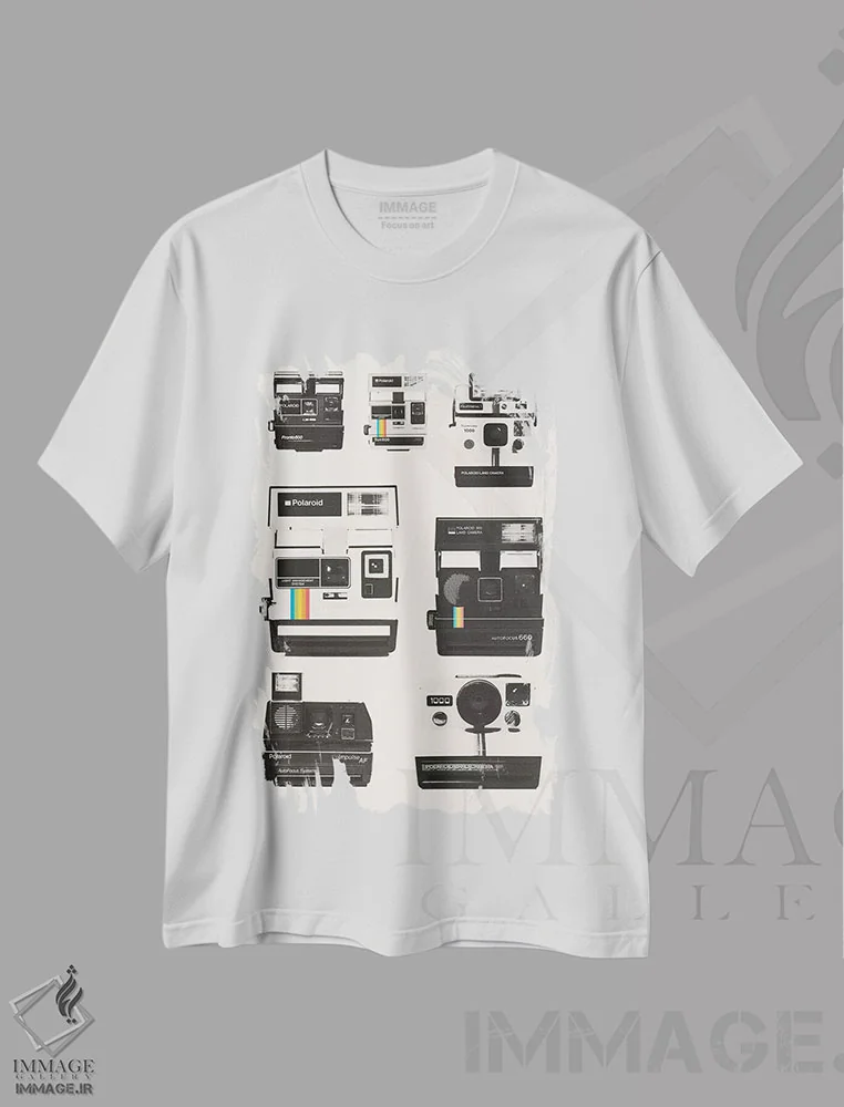 تیشرت سفید طرح دار مجموعه دوربین فوری، تزئینی اثر فلوران بُدار | immage.ir