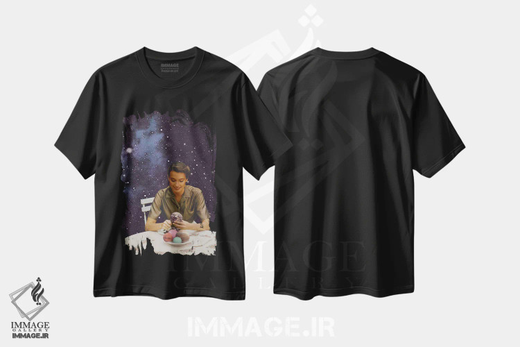 تیشرت مشکی طرح دار زن در حال پوست کندن زمین، هنر دیجیتال اثر فلوران بُدار | immage.ir