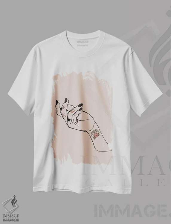 تیشرت سفید طرح دار او جادویی است، دکوراسیون جایگزین اثر فلاور لاو چایلد | immage.ir