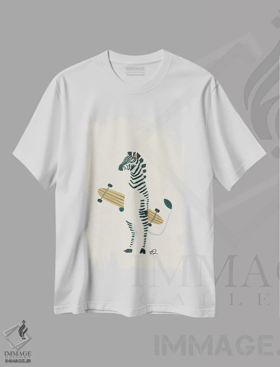 تیشرت سفید طرح دار گورخر اسکی باز روی تخته بلند، مدیوم اثر فابیان لاواتر | فروشگاه ایماژ