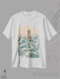 تیشرت سفید طرح دار به دنیای سطحی لعنت، دکور ساحلی اثر فابیان لاواتر | فروشگاه ایماژ