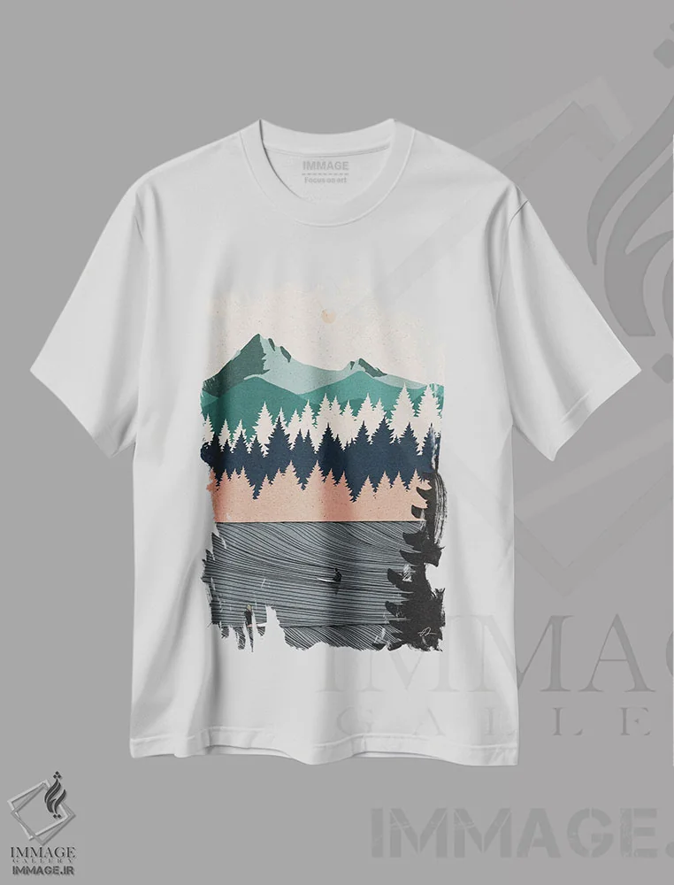 تیشرت سفید طرح دار در میان درختان کاج، تزئینی اثر فابیان لاواتر | immage.ir