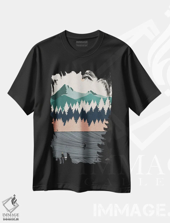 تیشرت مشکی طرح دار در میان درختان کاج، تزئینی اثر فابیان لاواتر | فروشگاه ایماژ