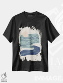تیشرت مشکی طرح دار خطوط اقیانوس و کوهستان، دکور ساحلی اثر فابیان لاواتر | فروشگاه ایماژ
